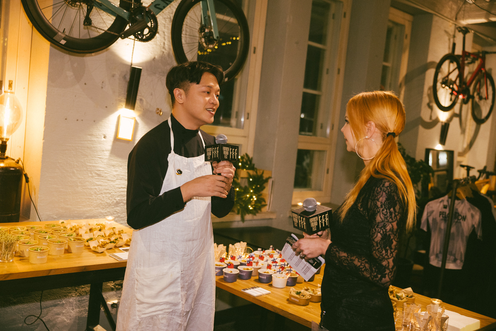 料理職人索艾克精心準備多道台式料理讓芬蘭民眾品嚐  / 圖 文化總會 提供