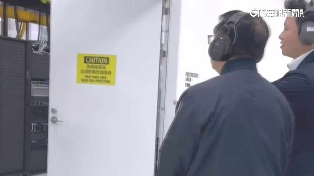 黃偉哲訪AMD需戴耳機　專家：設備散熱噪音大