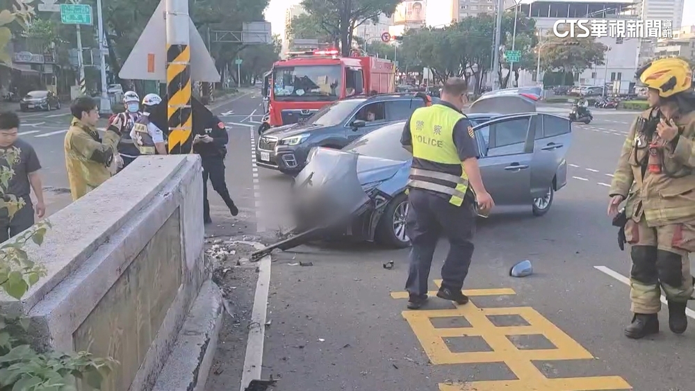 租賃車自撞橋墩！駕駛負傷落跑曝　警疑酒駕上路