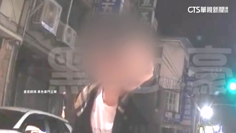 不滿違停被叭！暴怒男當街拔槍恫　竹縣警：已鎖定身分