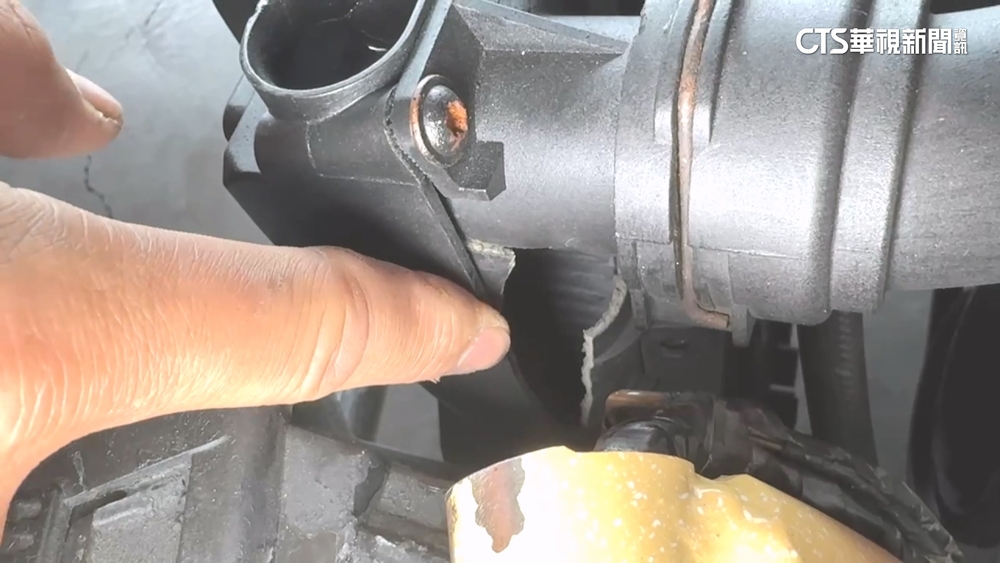 400改裝車齊聚爆插曲　展示車繞場疑水箱炸裂噴煙