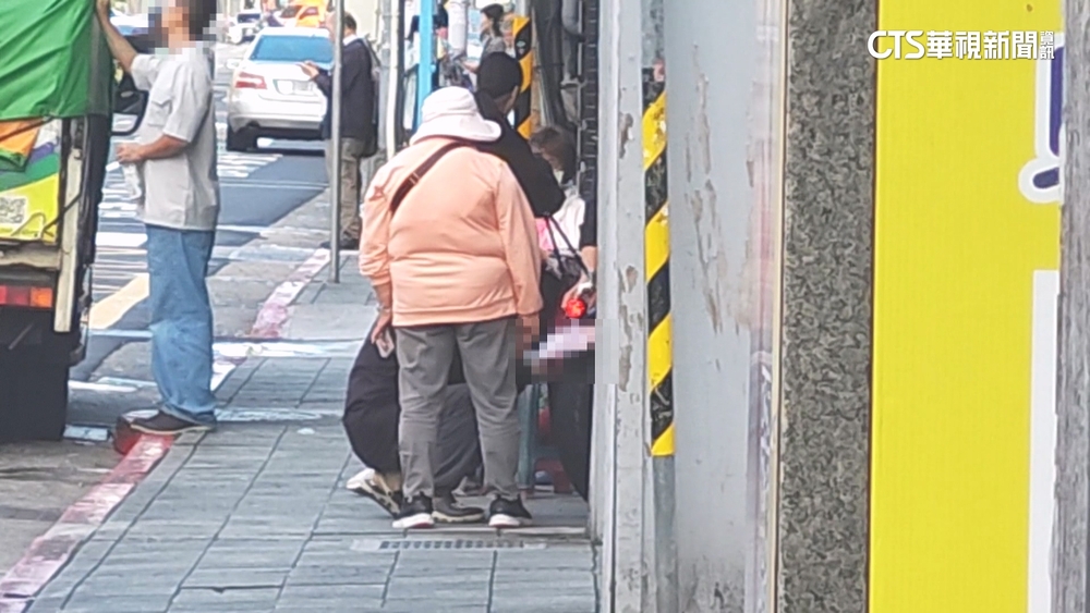 北市監理所對面「代辦一條街」　業者隨機攬客驗車