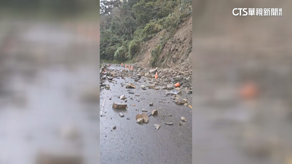 宜蘭太平山遊樂區邊坡落石　雙向交通全面受阻