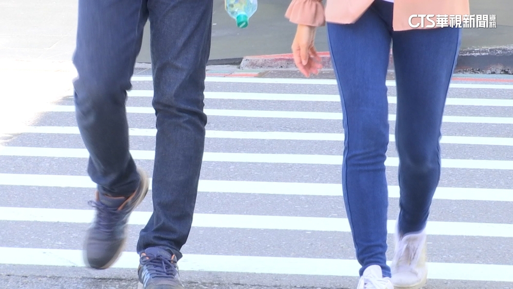 牛仔褲穿一次就要洗？洗衣店三代點頭「皮脂、汗水都是細菌」　揭2清潔撇步