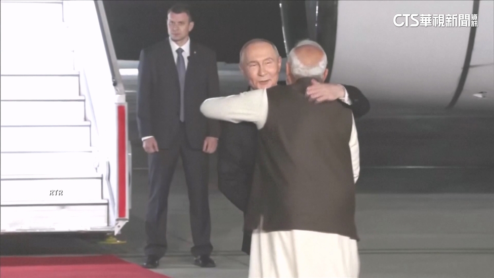 俄總統4年來首訪印度　莫迪罕見至機場親迎普丁