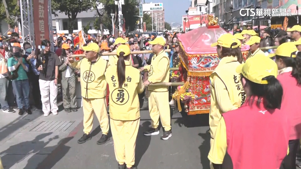 粉紅超跑南下！白沙屯媽祖高雄贊境　吸信徒朝聖