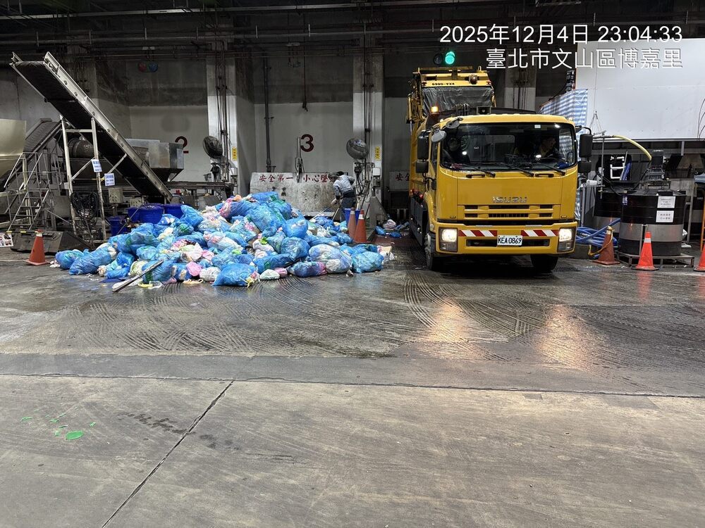 北市女「12貓屍藏垃圾袋」棄屍遭抓包　疑為慣犯！動保處曝「已造成14貓死亡」