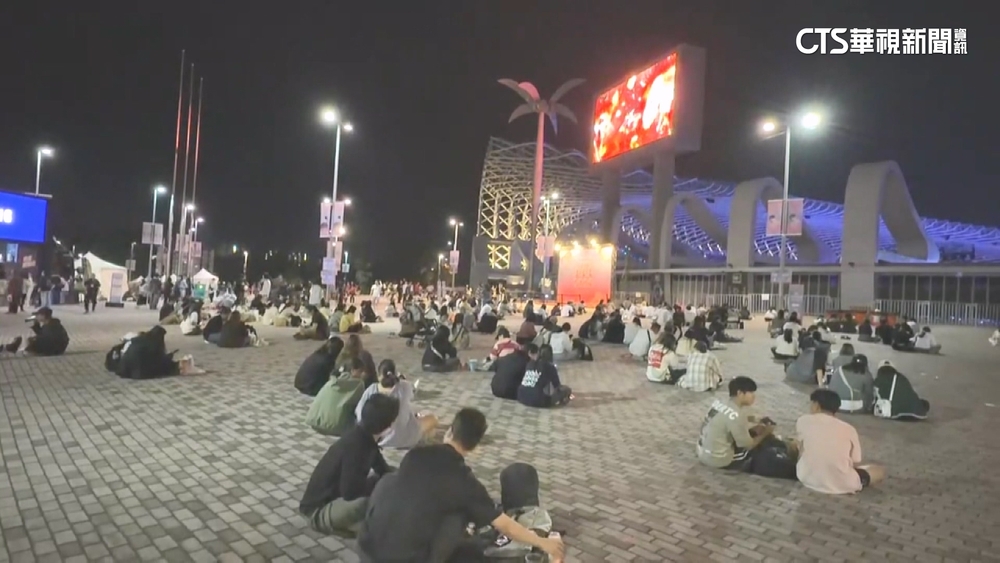 參與感十足！　場外「聽漏音」享受AAA韓流盛宴