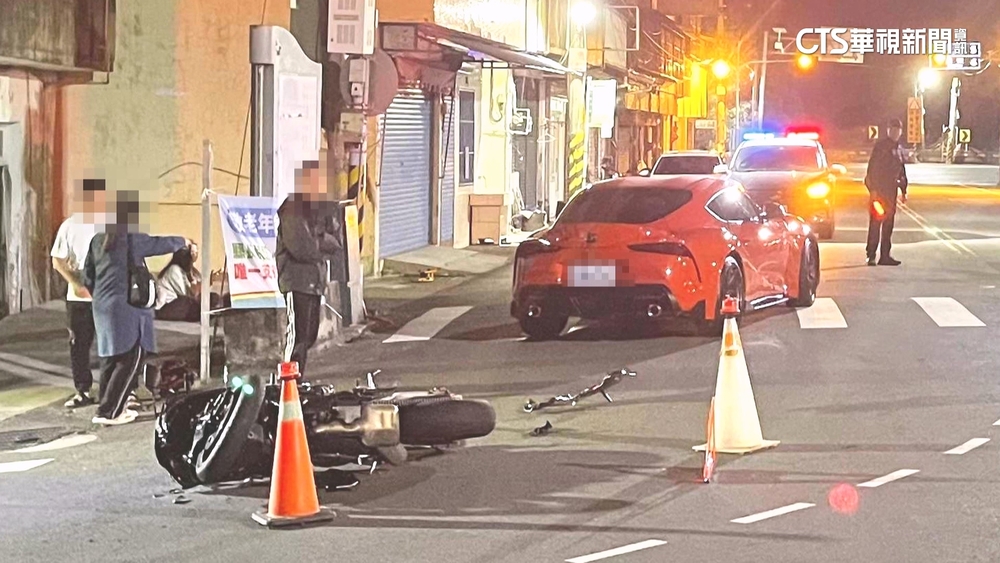 「牛魔王」超跑路口碰撞重機！　騎士摔飛骨折送醫