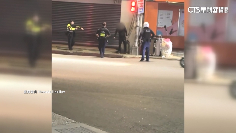 醉男持利器在基隆轉運站閒晃　警噴辣椒水上前壓制