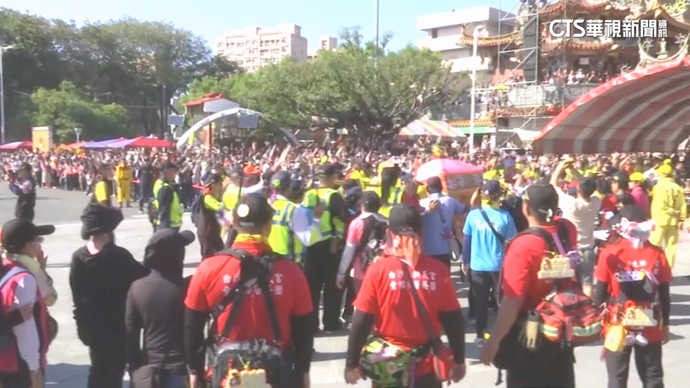 「粉紅超跑」南下贊境最終日！　廟方估18萬信徒朝聖