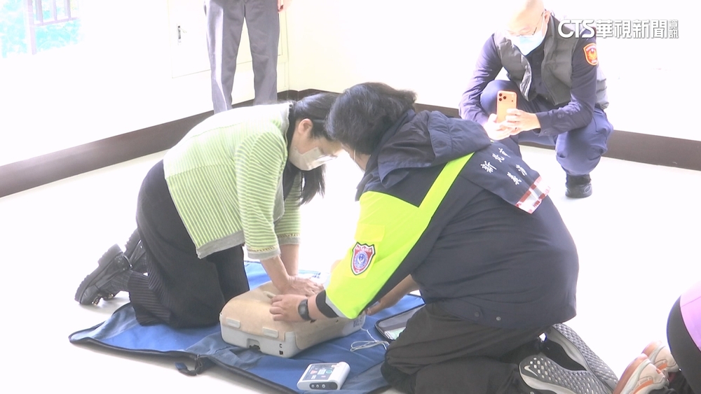 強化民防韌性！　里民避難「防空巡禮」　學急難救助技巧