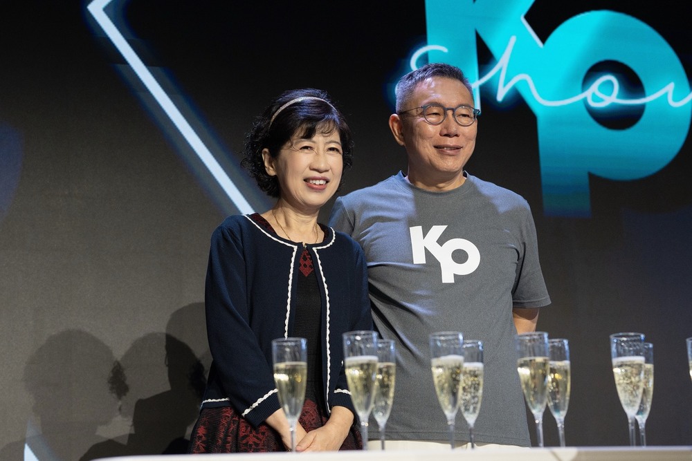 秀「柯文哲2018選舉借貸存摺明細」　陳佩琪嗆檢方：根據柯黑在節目上瞎掰的東西辦案