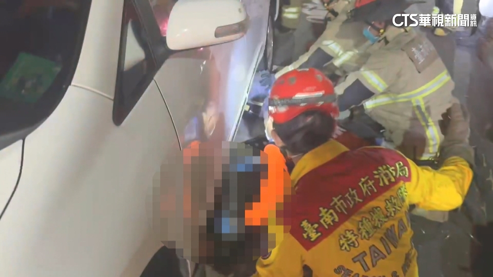 疑視線死角汽機車擦撞　駕駛緊張踩錯再輾騎士