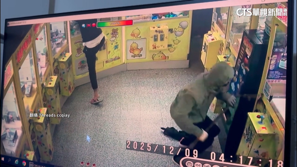 年關近娃娃機店成目標！　兩男破壞兌幣機　警鎖定追查