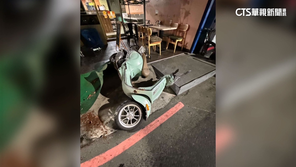 新北轎車高速衝撞路邊機車落跑　車主出門查看傻眼