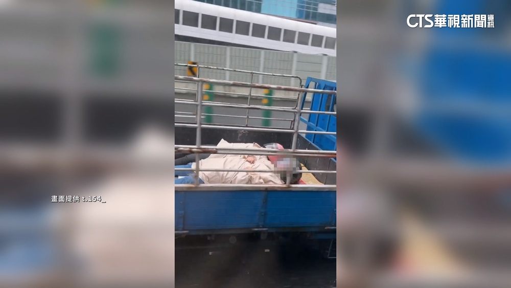 台64線貨車車斗「躺兩人」　警：已違規最高可罰1萬8