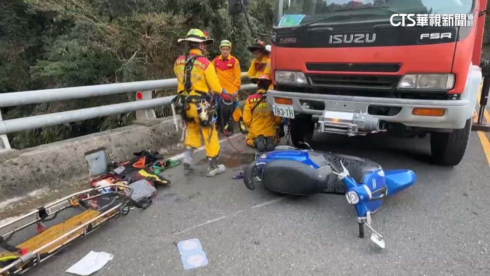 霧台2號橋自撞橋墩　84歲女騎士墜「10樓深」溪谷亡