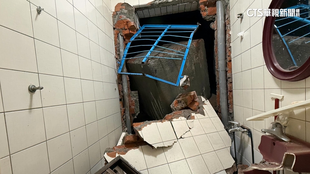 新店錦秀社區擋土牆搶修意外　不堪負重混凝土砸毀民宅