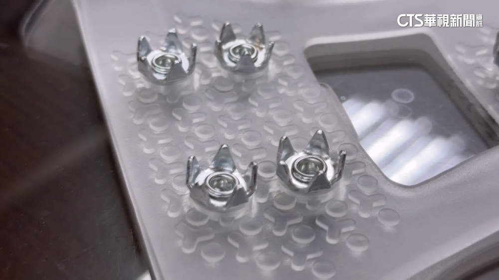 冬季出國玩雪趣！「冰爪」放隨身行李違規　恐遭丟棄