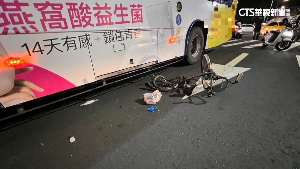 補習班清潔婦騎單車返家遭捲公車底　家屬認屍淚崩