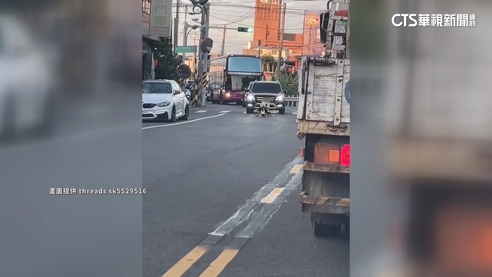 男童玩具滑板車騎上馬路　「以一擋十」目擊者看傻