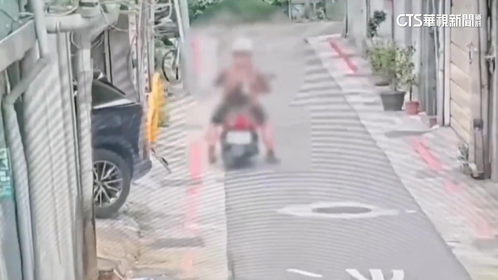 縱火監視器曝光！　嫌犯休旅車旁點火後　騎機車逃逸