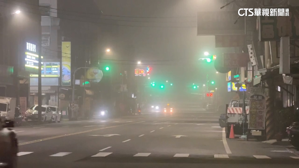 高雄白茫茫！市區濃霧籠罩　能見度不足200公尺