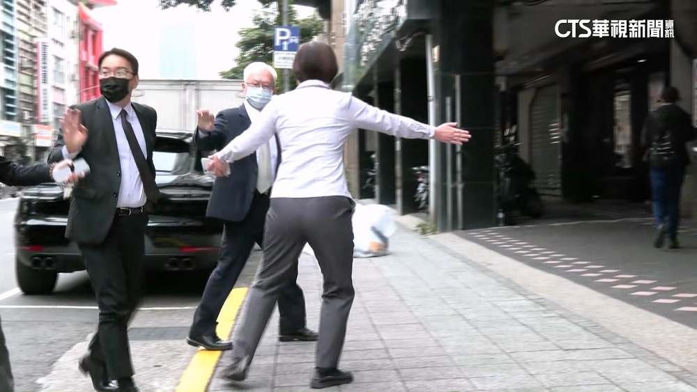 行員下班遭張文砍殺身亡　兆豐銀董座赴分行關切