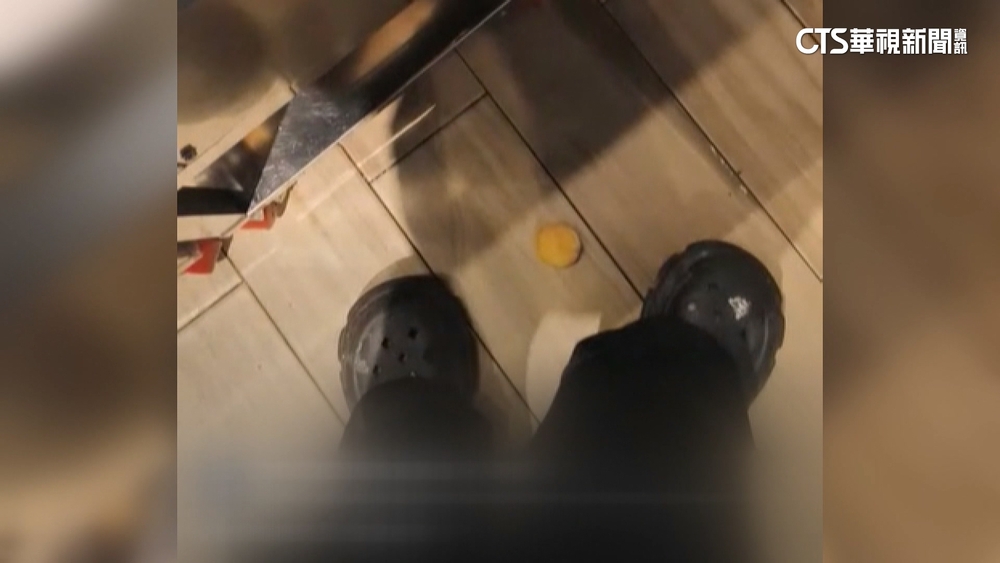 章魚燒掉地用腳踢稱「餐飲業通病」　店家澄清：假道具