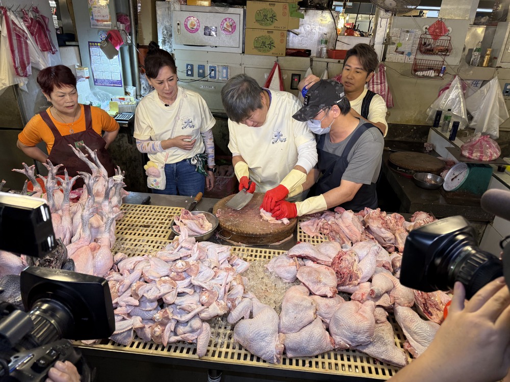 「胡蘭歐」熱潮席捲全台！攤商熱情大放送 胡瓜哭笑不得「吃不完啦」