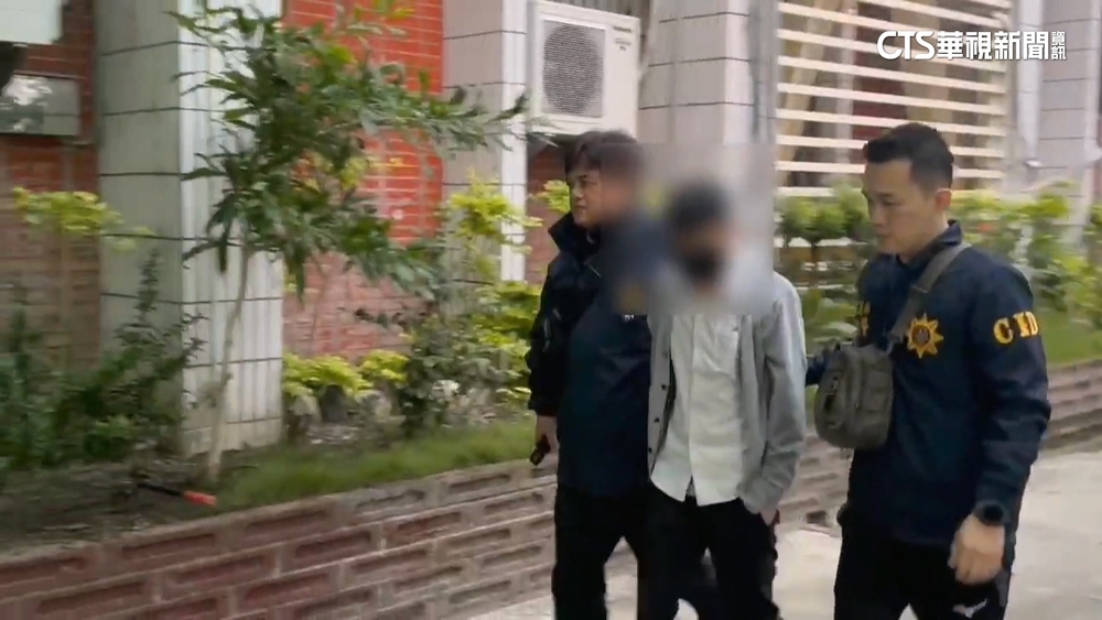 角頭父為兒出氣　校園外亮利器逼女學生下跪認錯