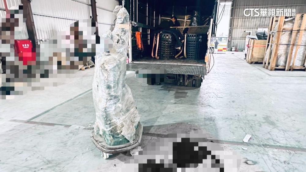 搬200公斤水晶洞遭砸亡！　母淚訴19歲兒「沒勞健保」