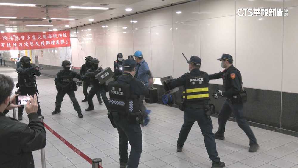 跨年戒備！　高雄維安升級　動員300人實兵演練