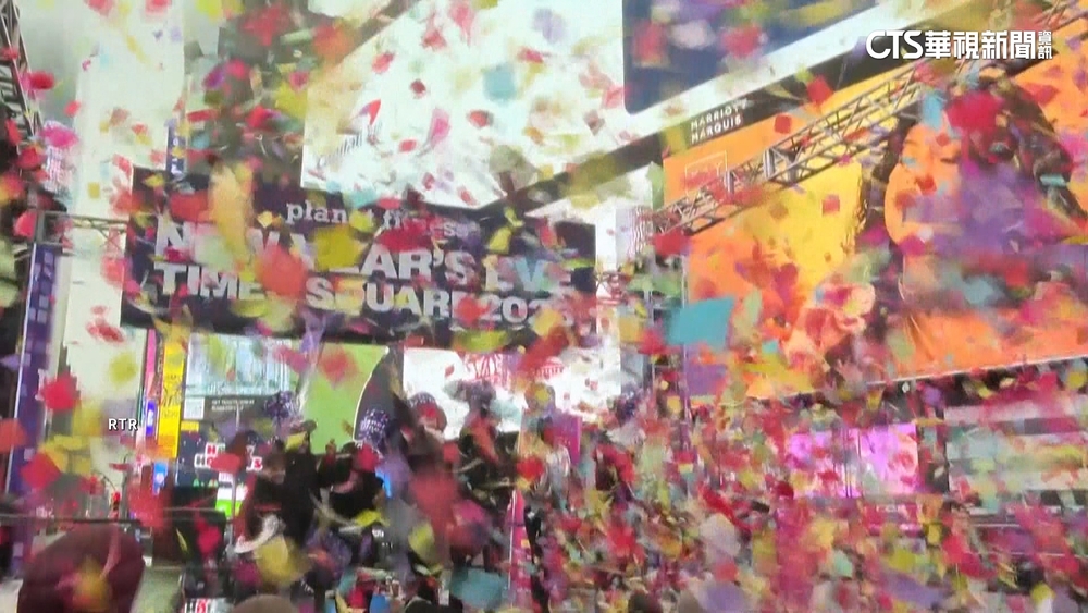 紐約時報廣場預演拋灑彩紙　萬千彩紙將隨風飄散