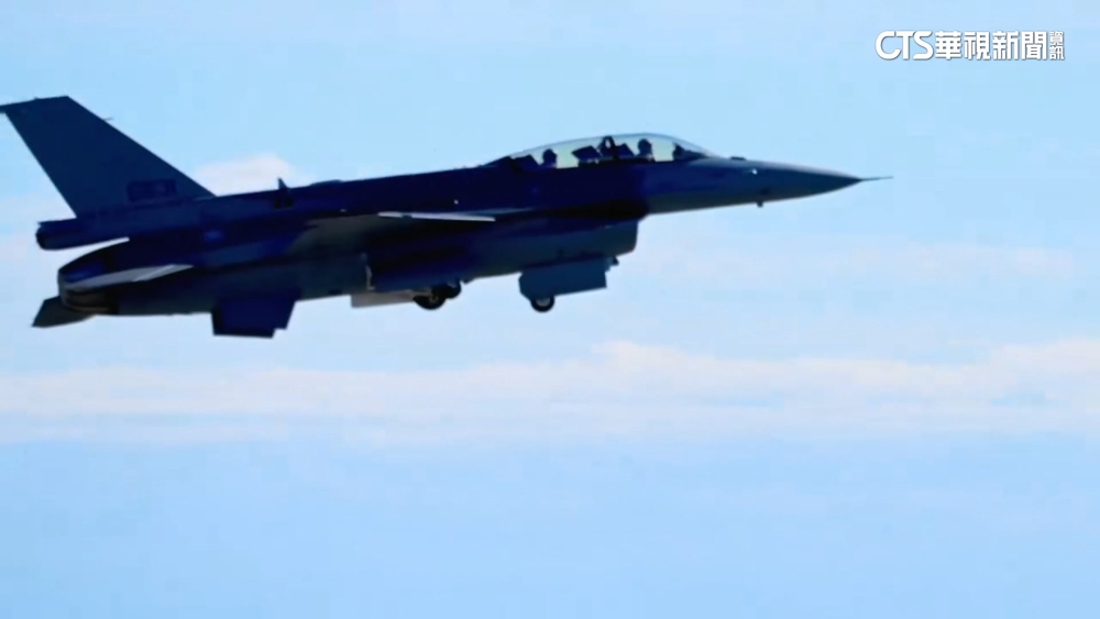 我空軍首架F-16D　Block70英姿曝　在美試飛成功