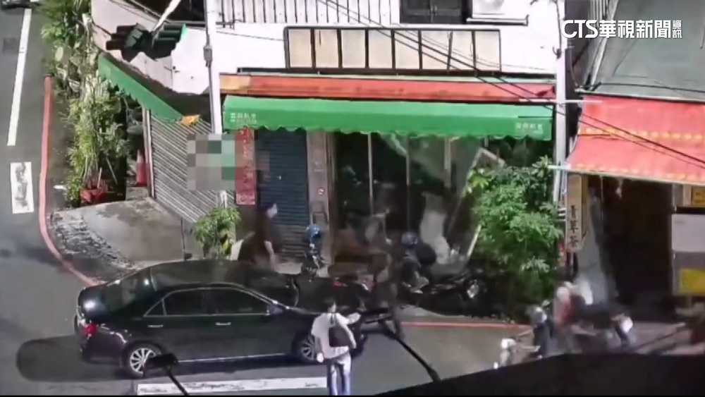 彰警掃毒「拆門破窗」抄毒分裝場　溪湖圍捕詐騙車手