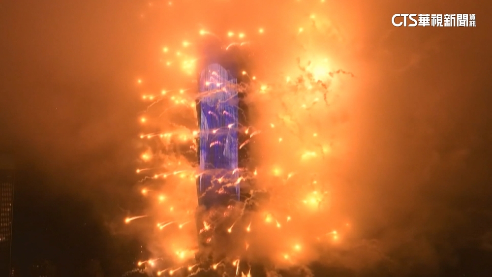 跨年大NG！在國道放慢車速看煙火　可罰6000元