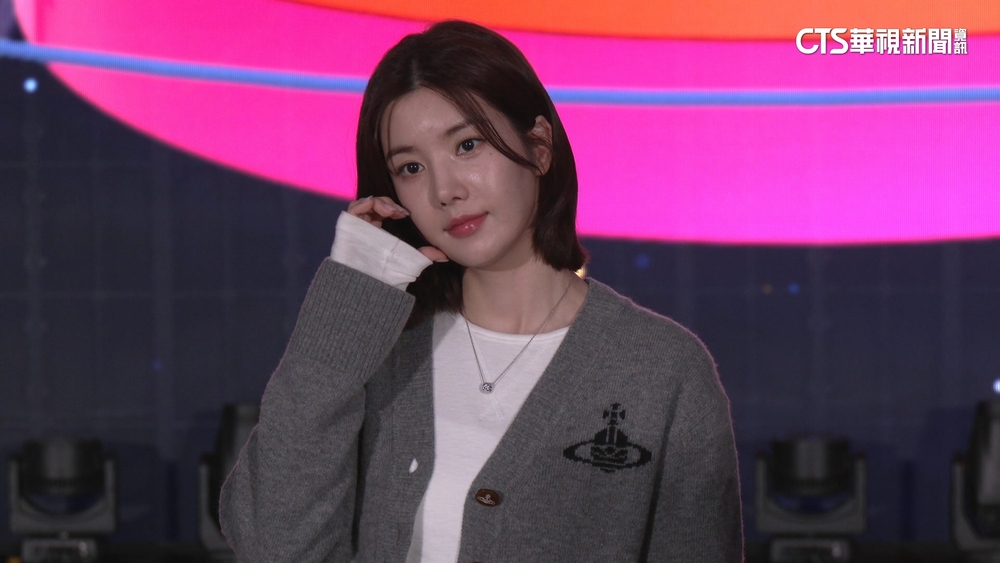 「水彈女王」提前現身！　權恩妃登高雄跨年舞台彩排.粉絲尖叫