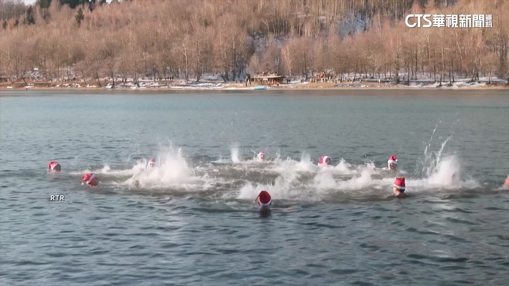 克羅埃西亞小鎮正午賀歲　跳冰湖跳舞迎新年