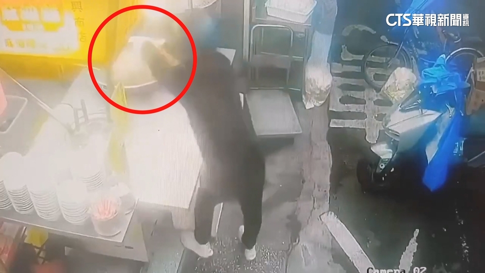 莊家班麻油雞遭撒「不明粉末」　3嫌犯案手法雷同