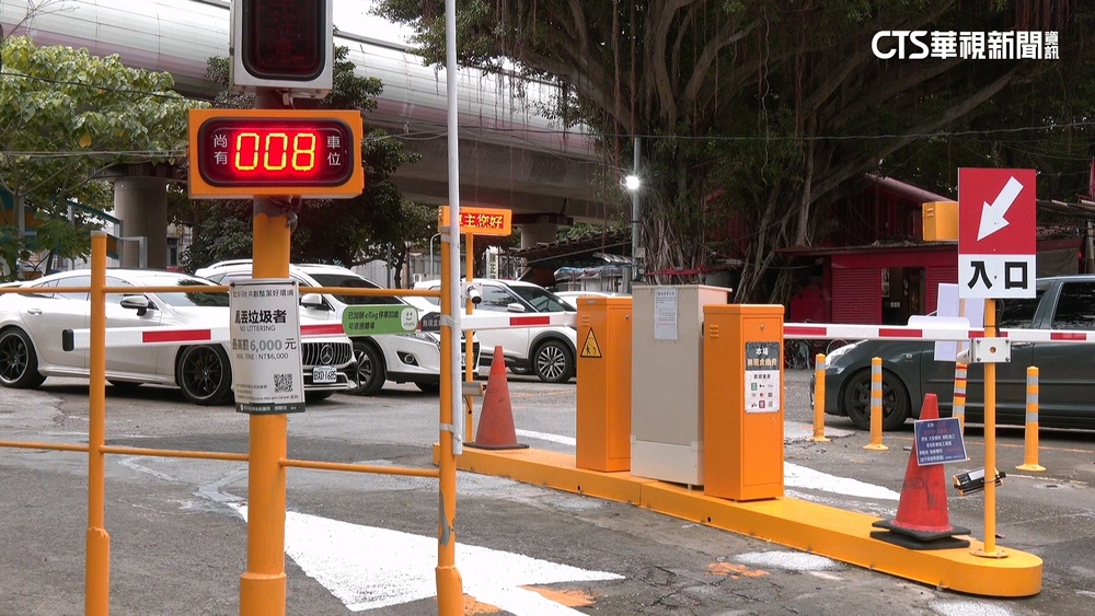 停車費才繳完出閘門又補繳？　車主直呼：詐財陷阱
