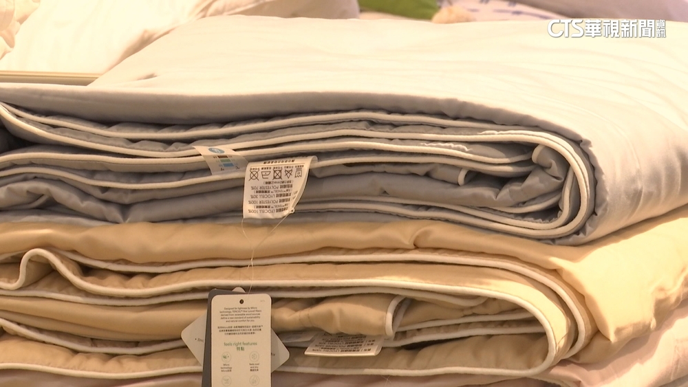 先蓋毛毯或棉被？順序別做錯　「三明治蓋被法」鎖熱氣