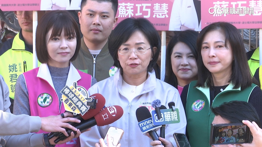 蘇巧慧蘆洲市場掃街固票倉　藍拚「春節前」定案