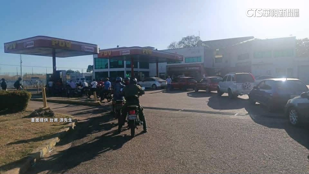 委內瑞拉民眾憂危機　急囤物資.加油車隊綿延