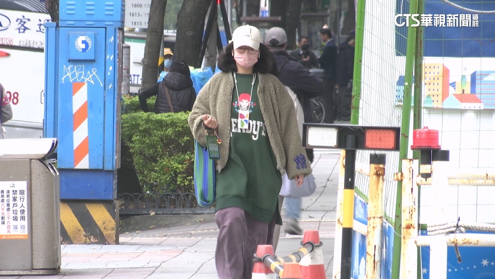 天冷怎麼穿？　醫師曝「保暖王」　帽子.圍巾.襪子更重要