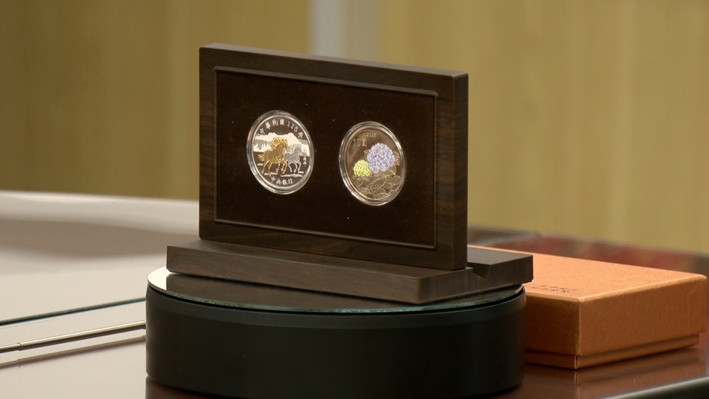 央行「馬年紀念套幣」亮相！每套2450元　今起開放預購