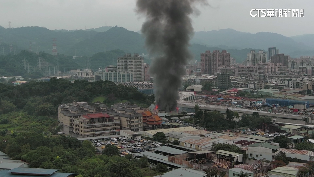 中和鐵皮工廠今晨火警　驚傳廠長失聯搜救中