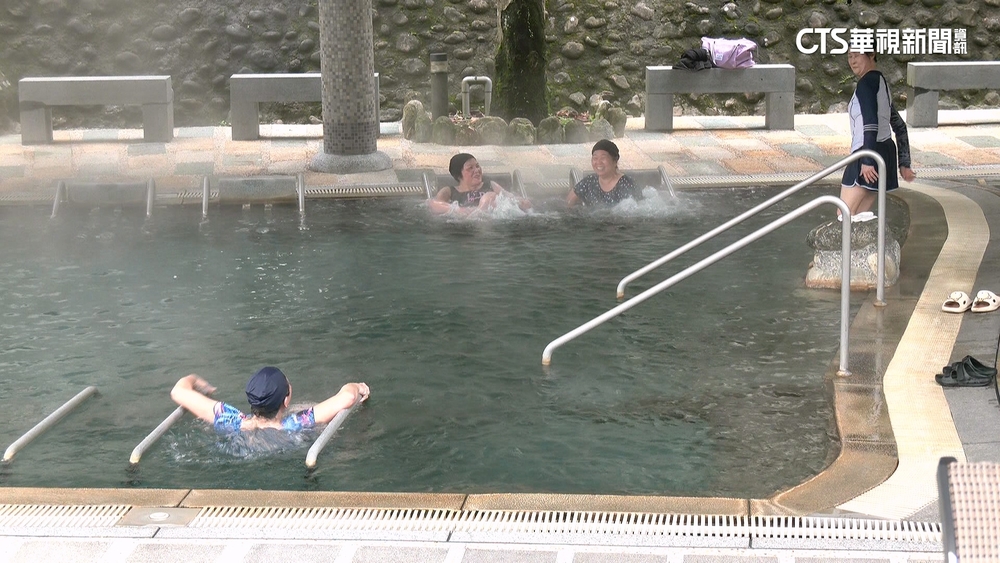 天氣冷颼颼新北現低溫！　民眾衝烏來泡湯趨寒