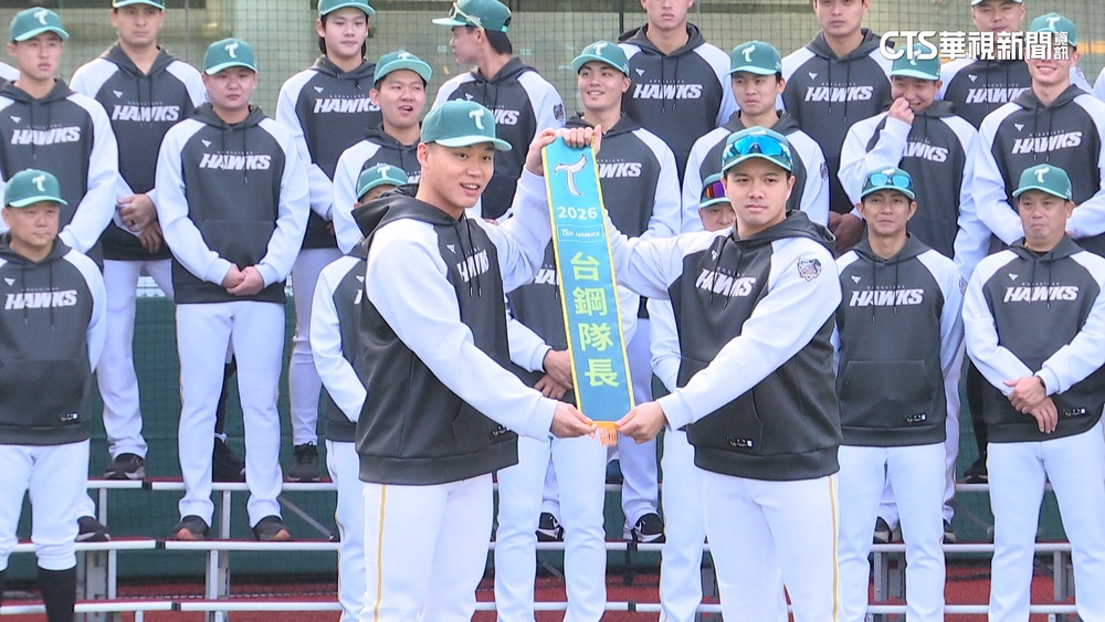 台鋼隊長交棒給吳念庭　「大王」王柏融向林仲秋請益